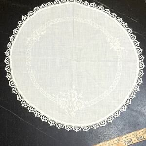 Vintage Round White Linen Doily Whitework Embroidery Daisy Crochet Lace Edge 17"